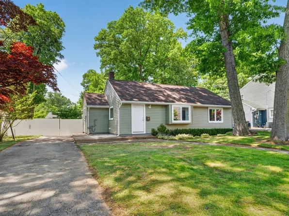 101 Sheldon St, Wyckoff, NJ 07481
