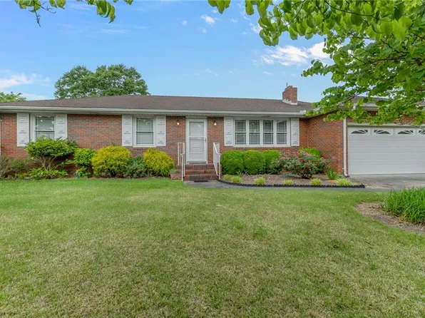 304 Sarazen Dr, Portsmouth, VA 23701