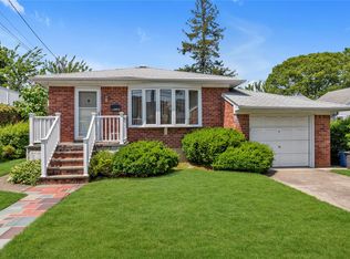 1649 Falmouth Ave, New Hyde Park, NY 11040