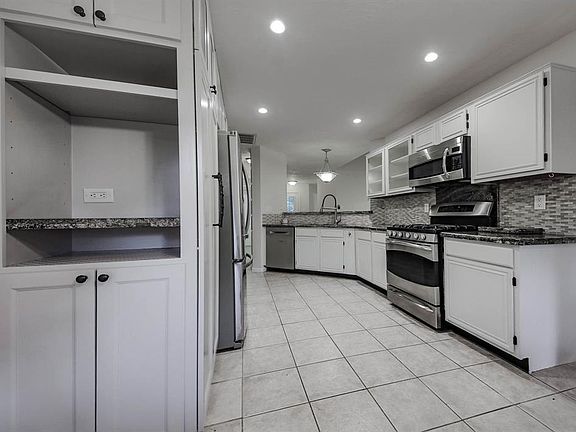 4th image of 22630 Dabney Manor Ln