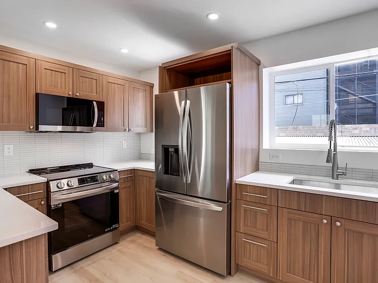 1270 N Logan St #9 — Photo 3