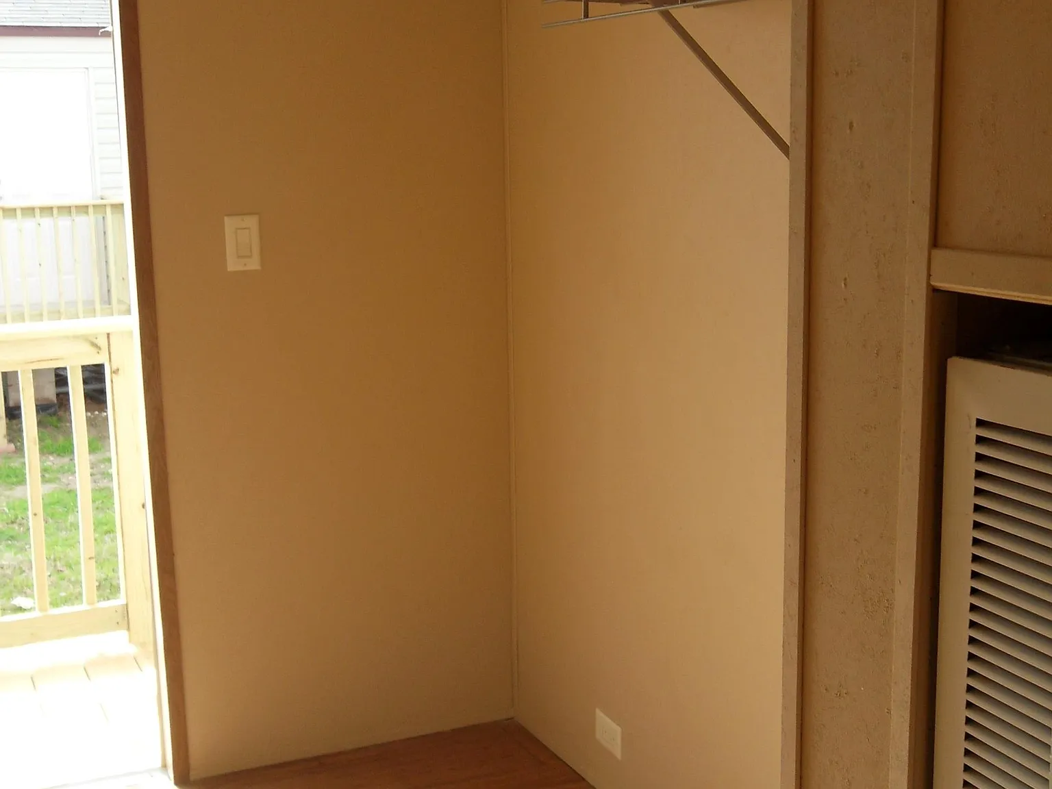 3 bed, 1194 sqft, $350 — Photo 2