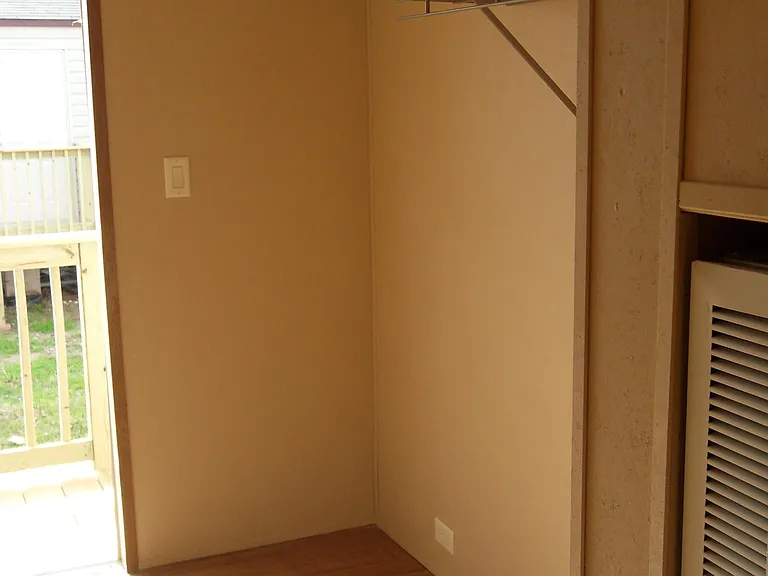 503 W Lower Line St #152 — Photo 2