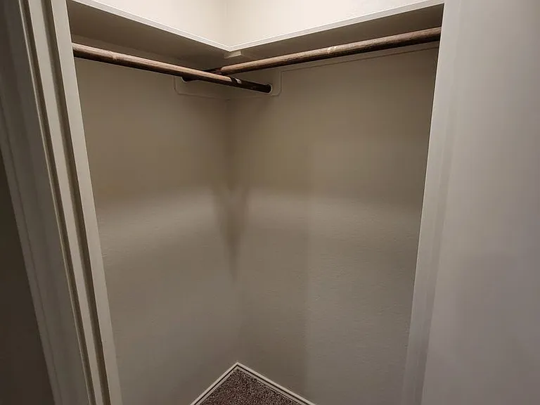 2136 Heritage Ln — Photo 14