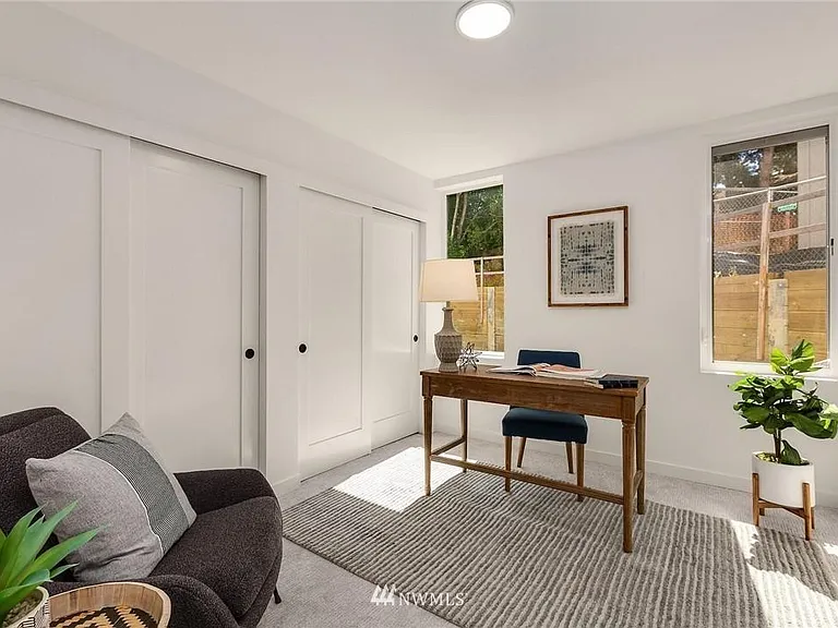 9'8" x 11'9" Bedroom.
