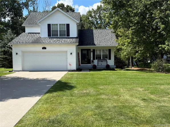 2071 Edward Ln E, Smiths Creek, MI 48074