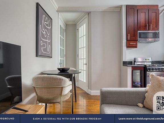 4th image of 20 Prince St APT 27