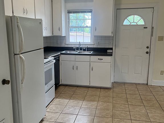 4th image of 408 Jackson Ave #A