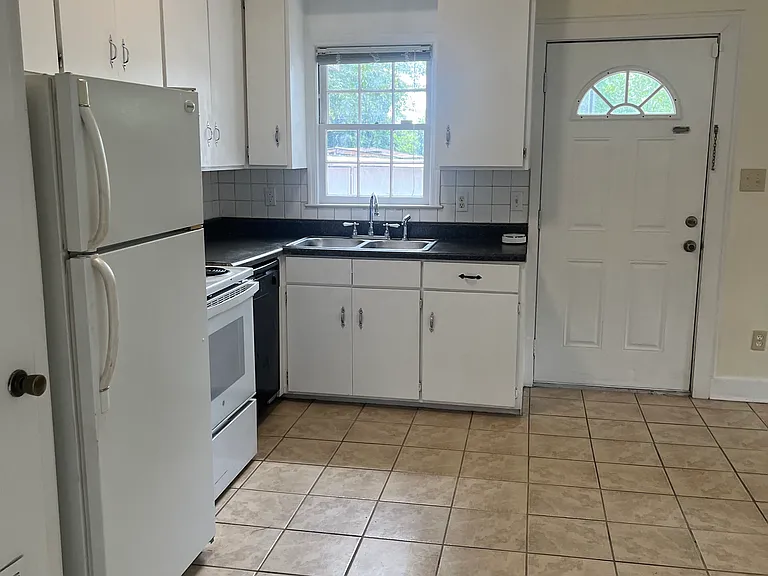 408 Jackson Ave #A — Photo 4