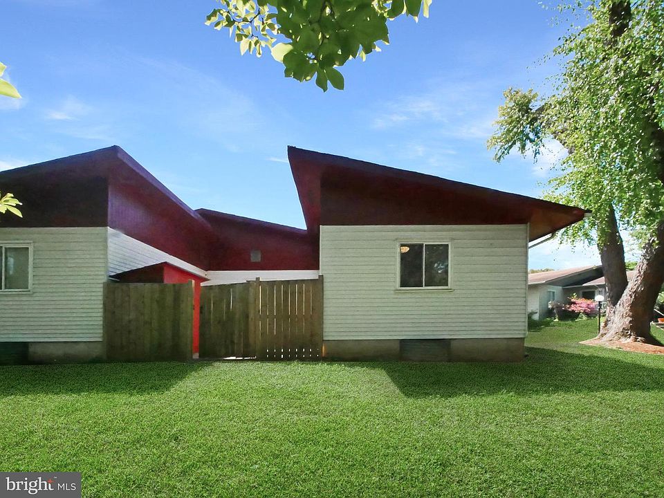1st image of 38 Steven Ct #212