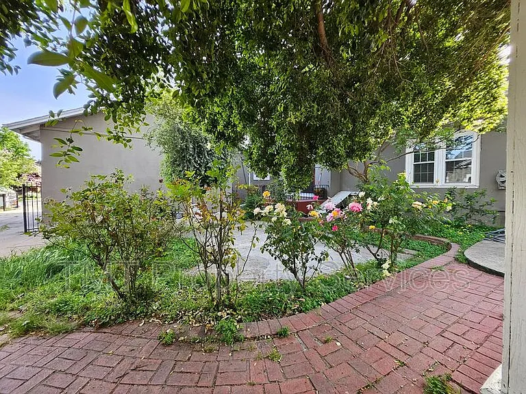 1214 N Pershing Ave — Photo 22