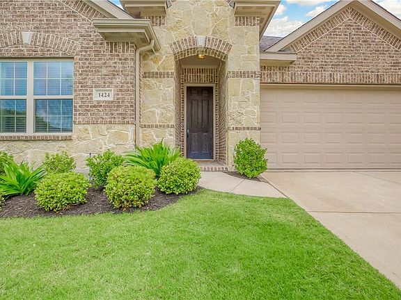 3rd image of 1424 Castle Creek Dr