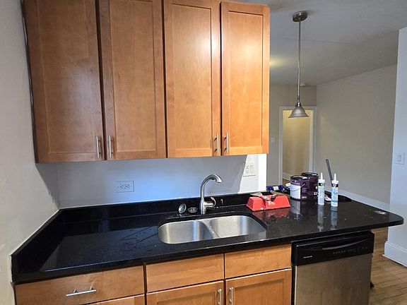 5th image of 912 Reba Pl APT 2