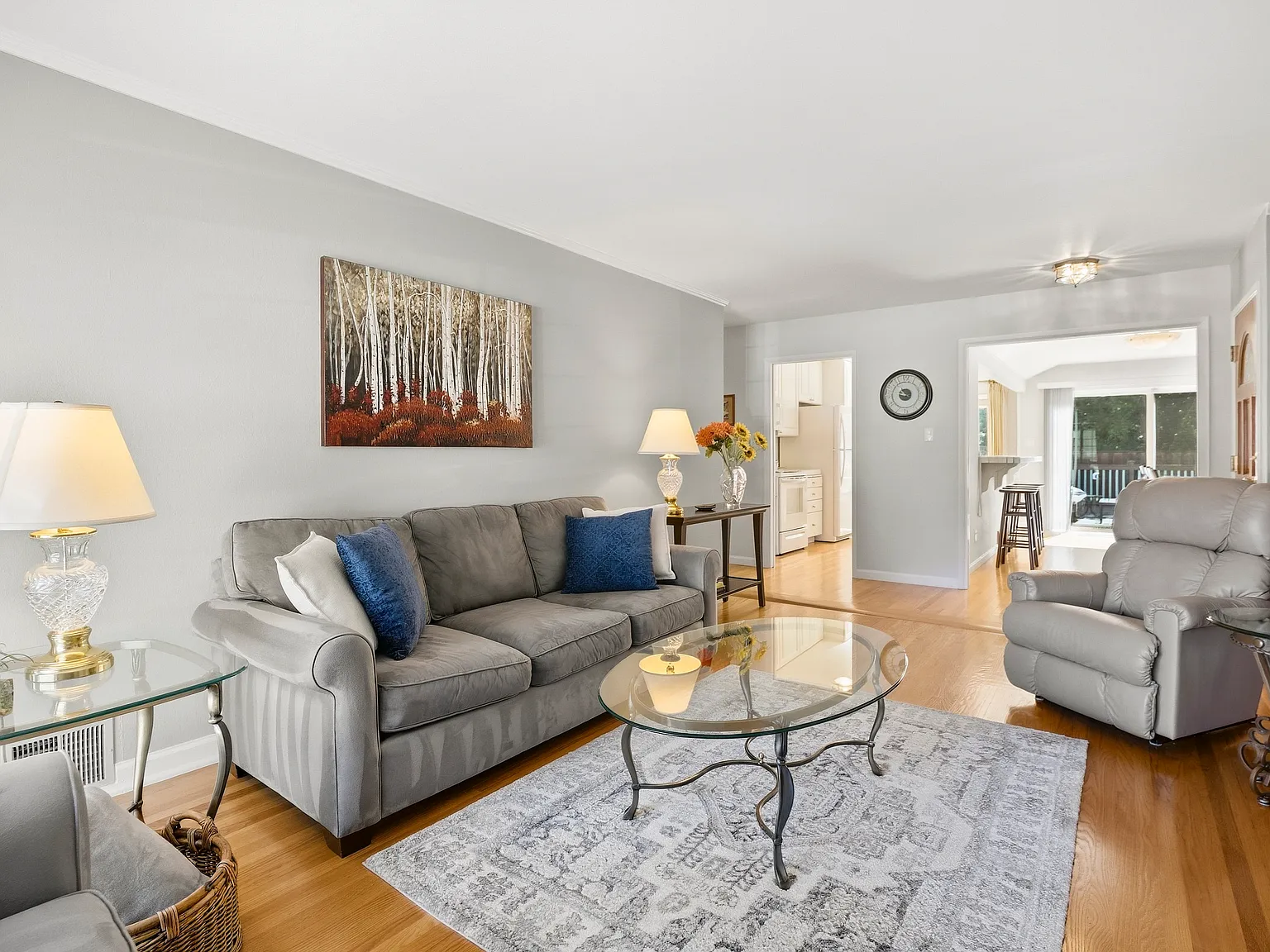 4 bed, 1900 sqft, $6,500 — Photo 2