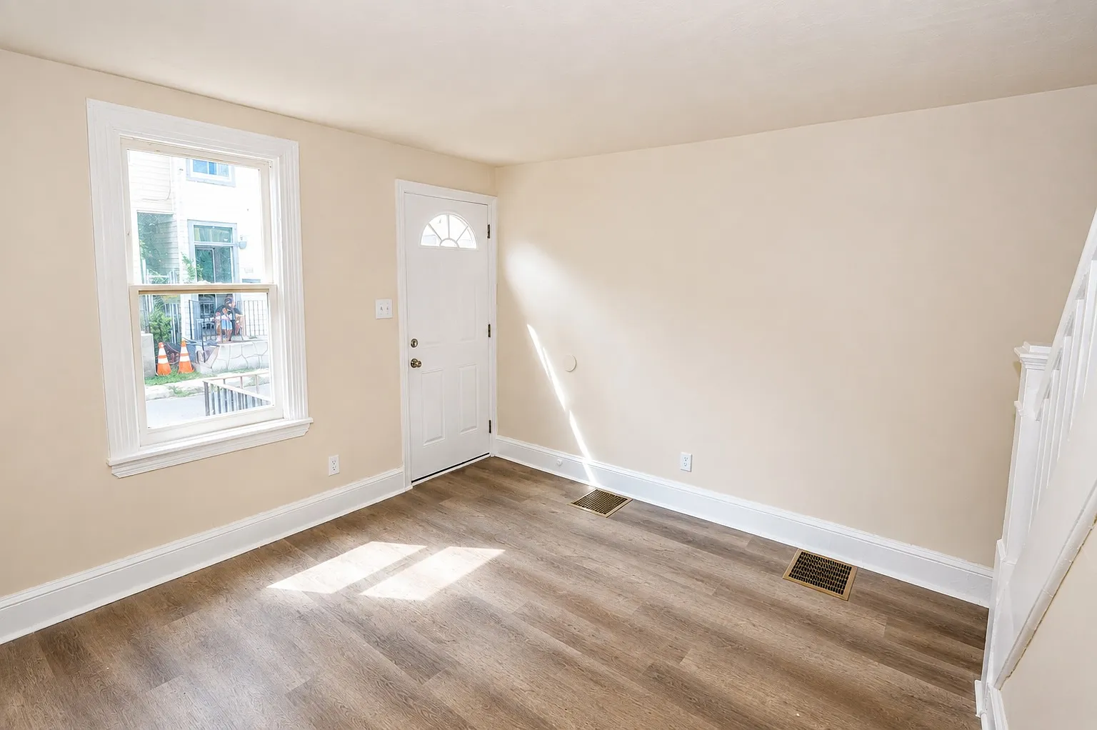 3 bed, 1204 sqft, $1,950 — Photo 2