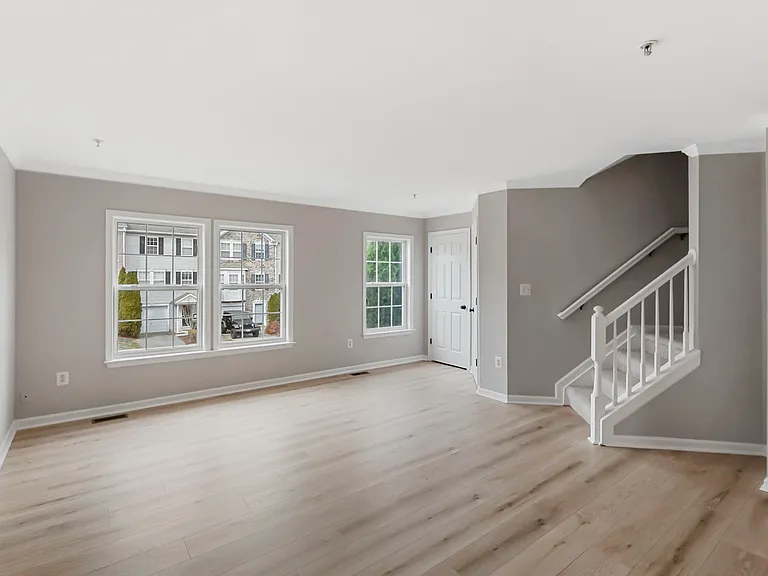 946 Monet Dr — Photo 11