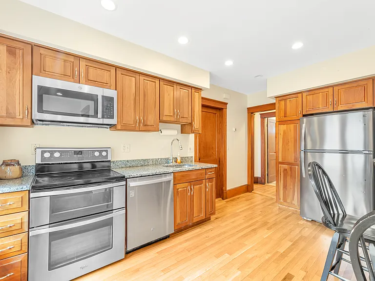 95 Willow St #2 — Photo 3