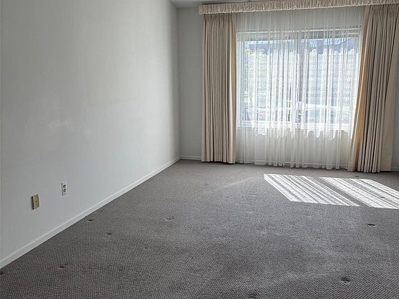 5th image of 6689 Ridgefield Cir APT 201