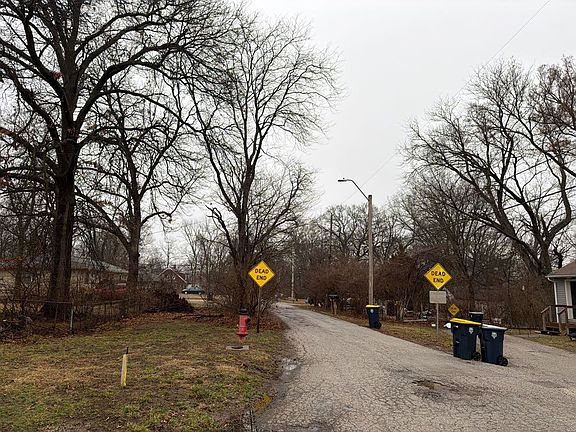 5th image of 8801 Woodland Ave