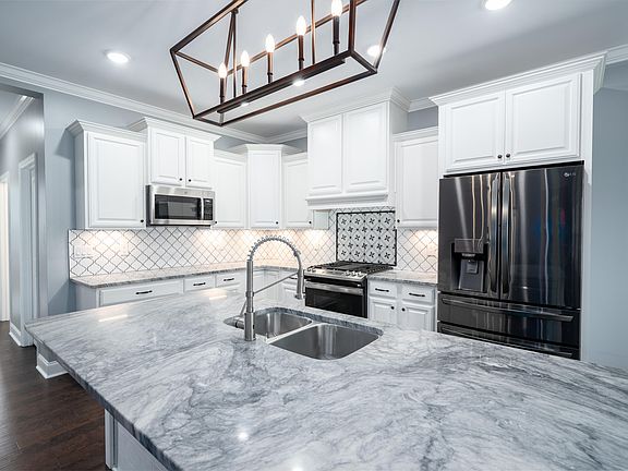 4th image of 8398 Skybrook Dr