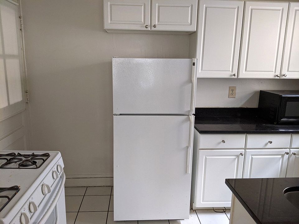 1st image of 1452 Oak Ave #3N