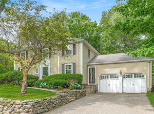 104 Westgate Rd, Wellesley, MA 02481