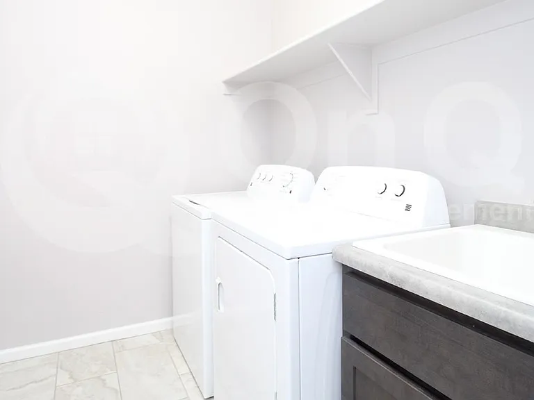 24750 W Huntington Dr — Photo 16