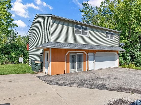 3rd image of 544-548 N Hainesville Rd