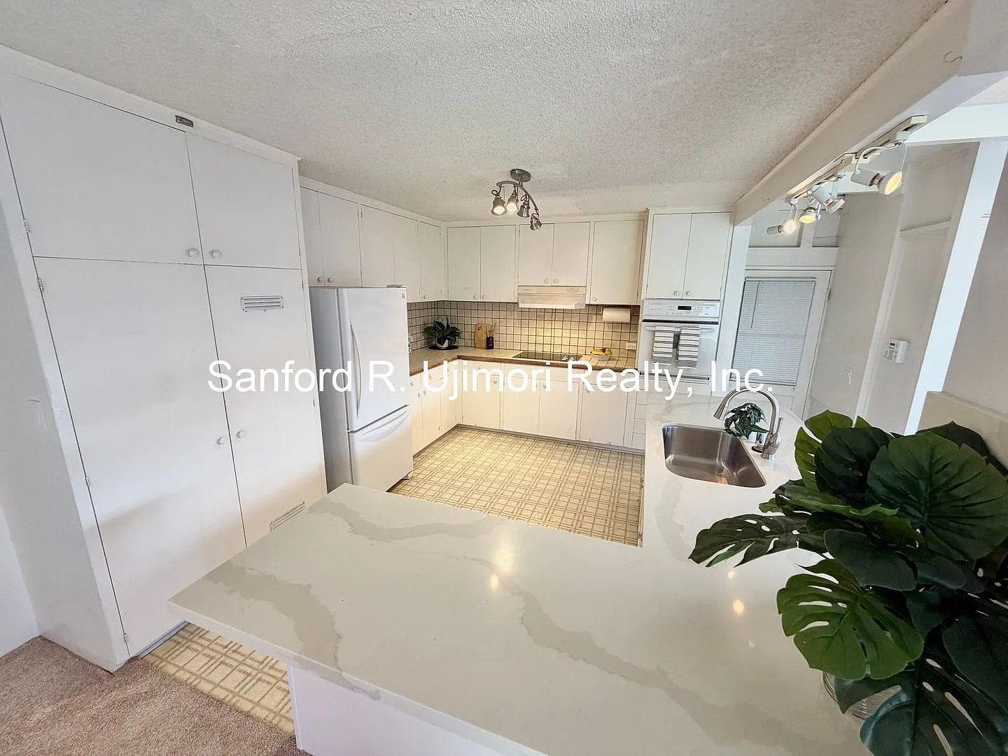 Single Family Home - Salt Lake (3 bed/2 bath/2 prkg) Likini Street — Photo 3
