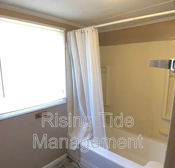 1208 Waverly St — Photo 10