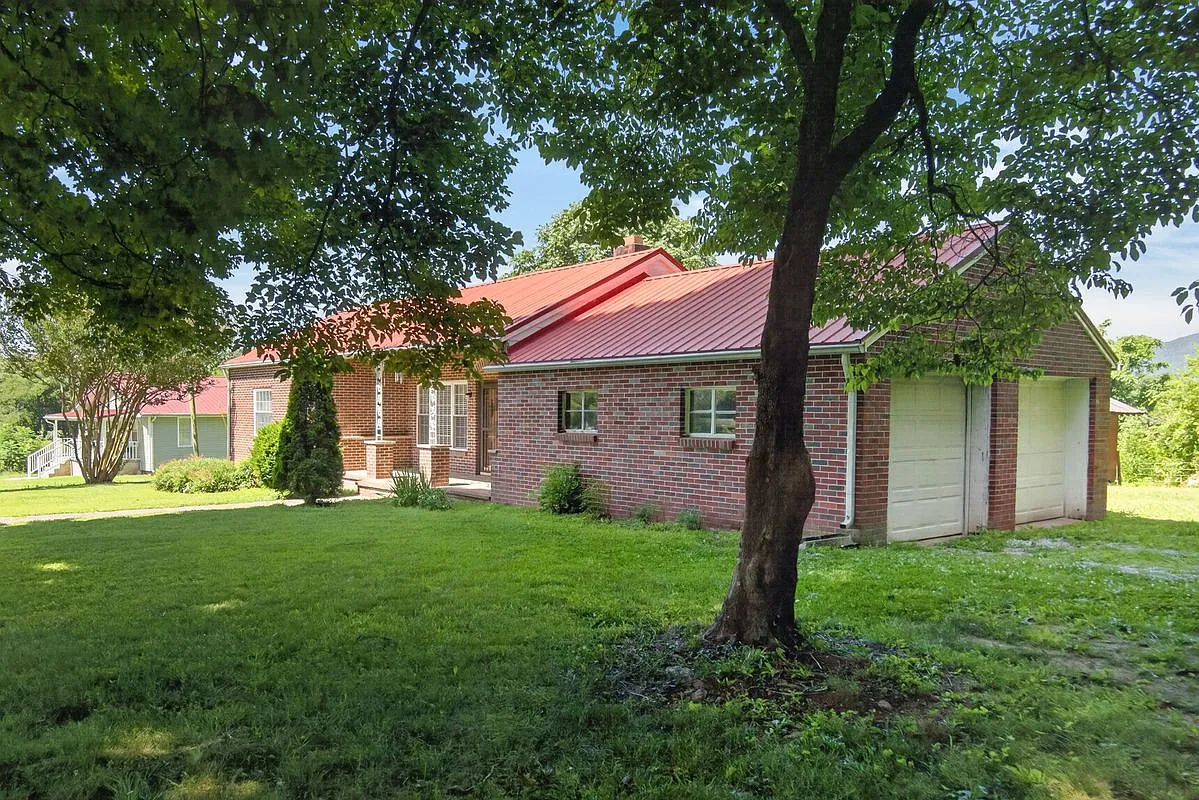 3 bed, 2.0 bath, 1506 sqft, $1,450 — Photo 2