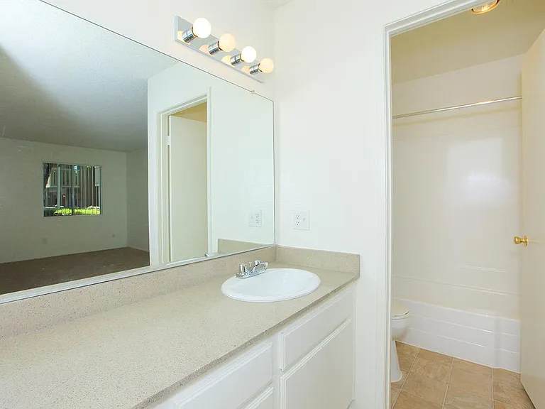 Five Coves Apartment Homes — Photo 35