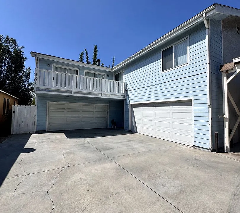 927 Freeman Ave
