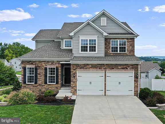 2nd image of 500 Evangeline Dr #143