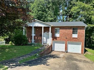 5338 Melwood Dr, Cross Lanes, WV 25313