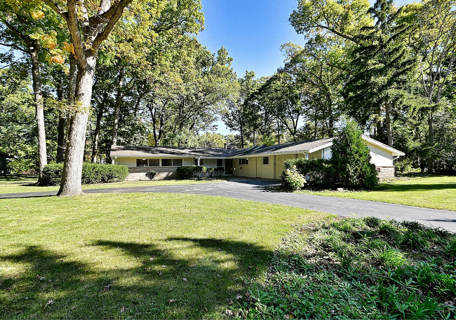 4 bed, 2.5 bath, 2272 sqft, $4,500 — Photo 1