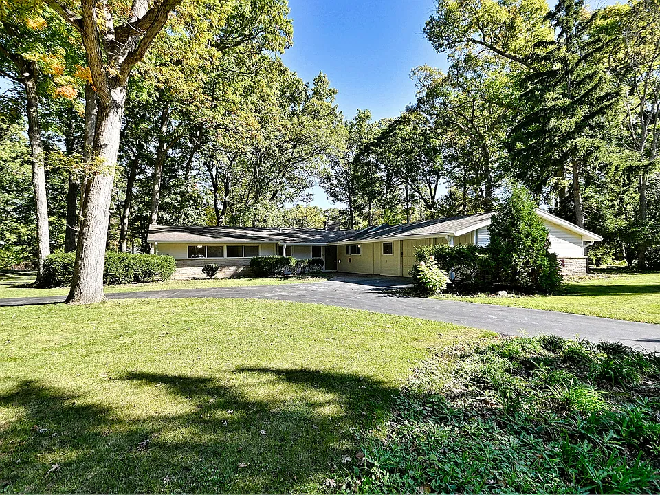 3 Darby Ln
