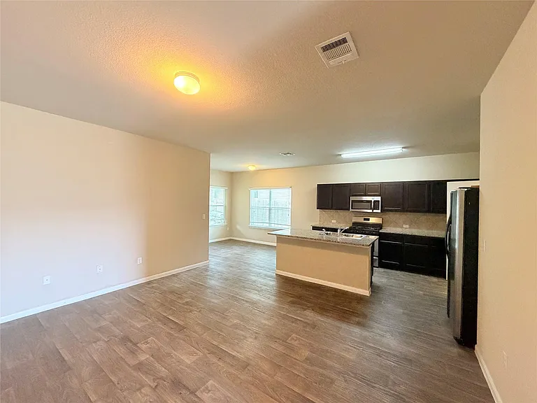 225 Cibolo Creek Dr — Photo 3