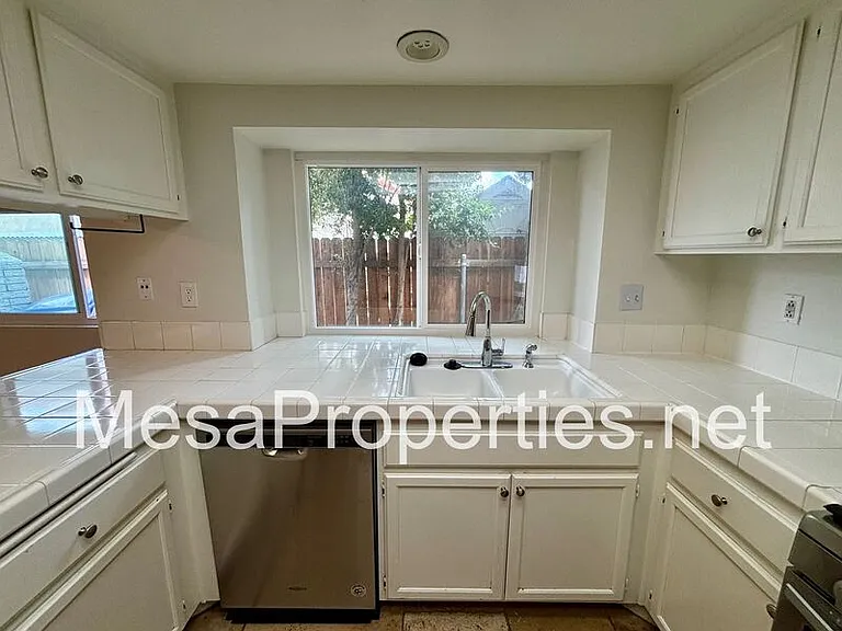 14925 Dandelion Ct — Photo 5