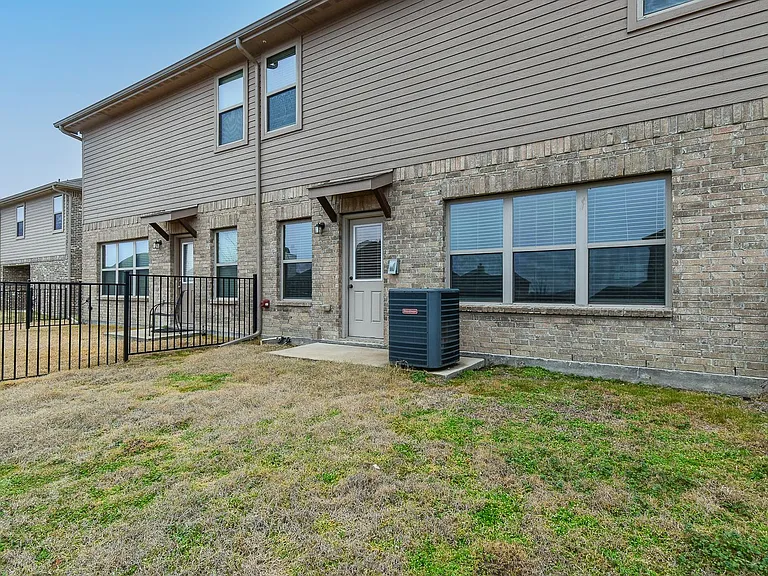 6819 Jade Dr — Photo 32