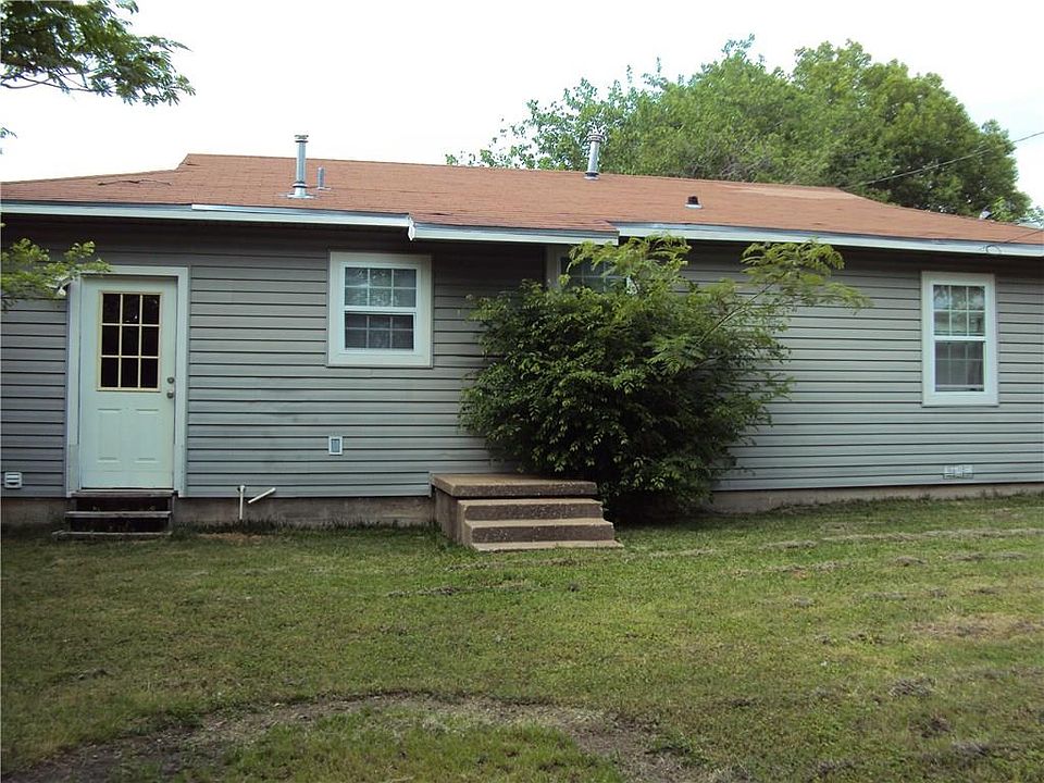 2nd image of 722 E Summit St