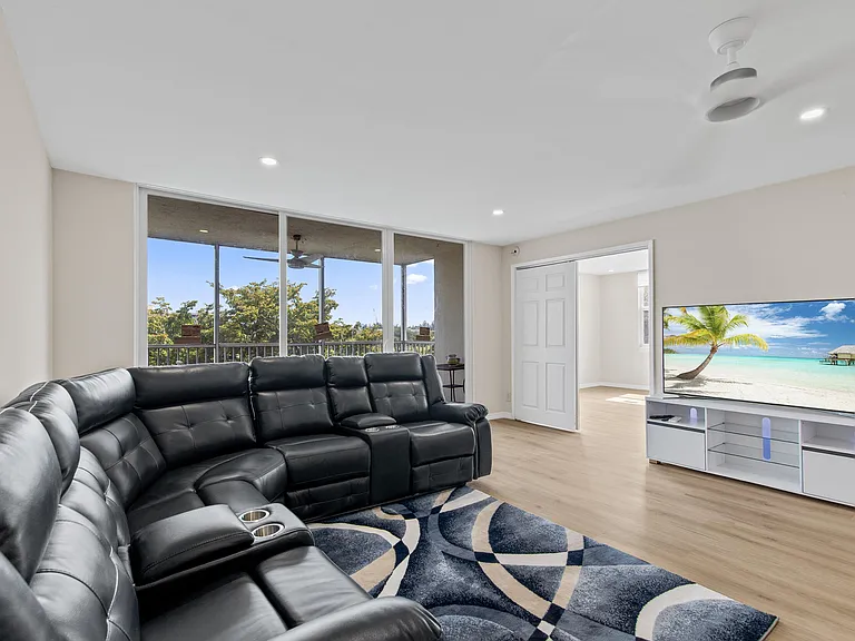 2901 S Palm Aire Dr #501 — Photo 17