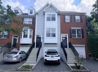 31 Locust St, Jersey City, NJ 07305