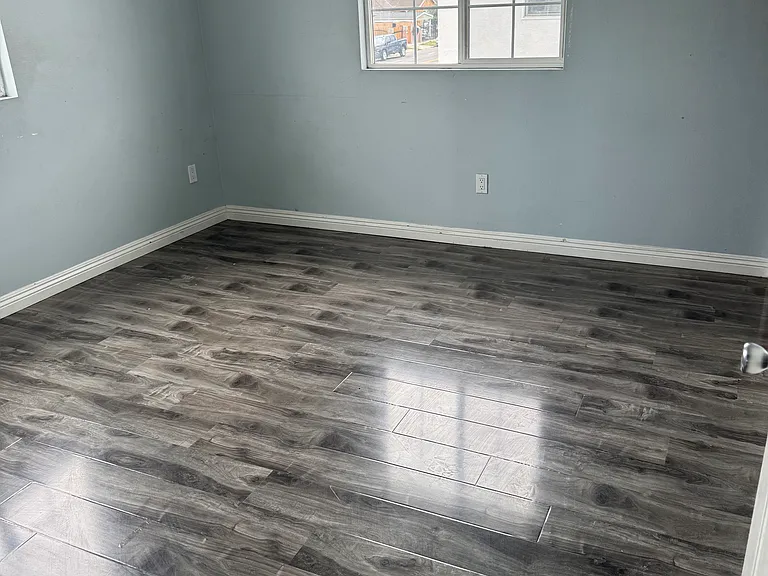 10465 S Hoover St — Photo 3