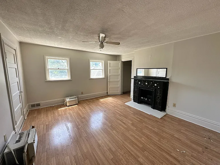 960 4th Ave #3 — Photo 12