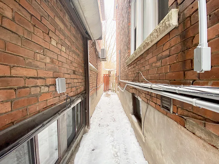 589 Annette St #BASEMENT — Photo 19