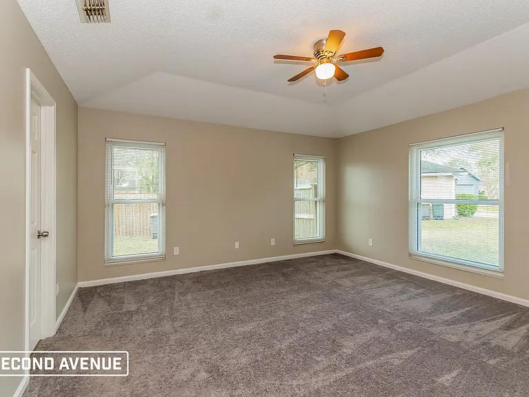 8236 Hot Springs Dr N — Photo 12