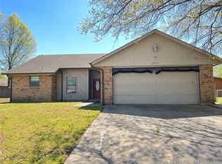 809 Warwick Dr, Muskogee, OK 74403