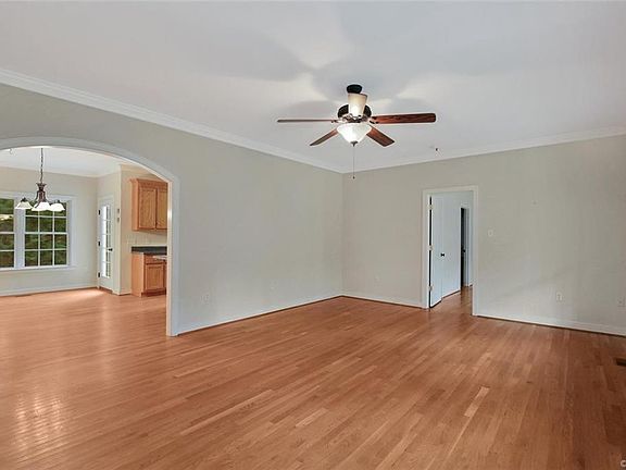 5th image of 53 Churchwood Ln