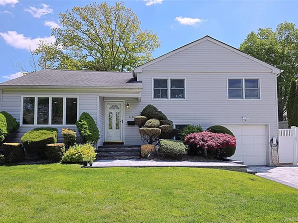 110 Briarwood Ln, Plainview, NY 11803